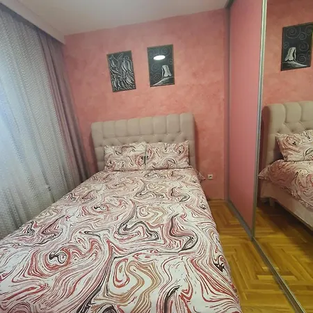 Kristina, Istocno Sarajevo,vojvode Radomira Putnika 49f アパート *